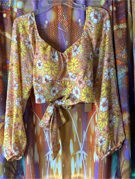 Madden Nyc Tops - Boho Floral Long Sleeve Tie Back Top ✨ NWT 🧡